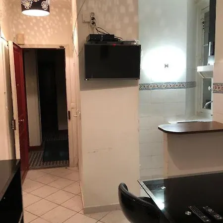 Apartment 11e *