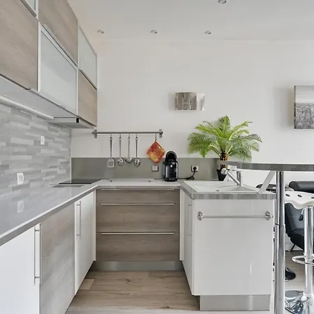 11e Apartment